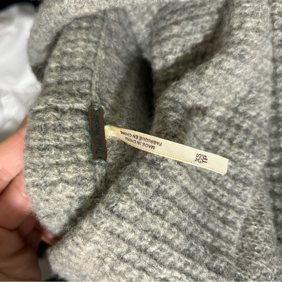 Free People Oversize Knitted Cozy Gray Women's Sweater XS - Picture 4 of 5